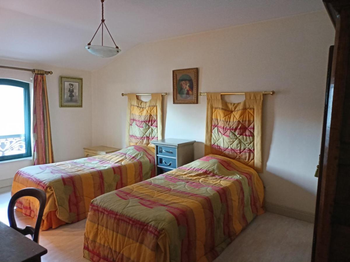 Au Fond De La Cour Bed & Breakfast Veyre-Monton Exterior foto
