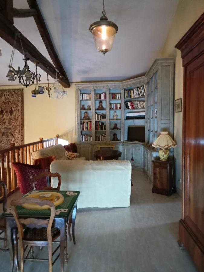 Au Fond De La Cour Bed & Breakfast Veyre-Monton Exterior foto