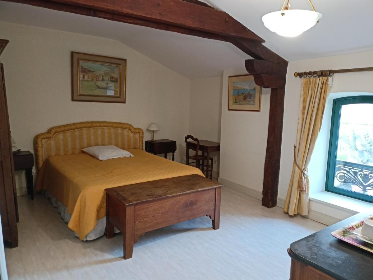 Au Fond De La Cour Bed & Breakfast Veyre-Monton Exterior foto