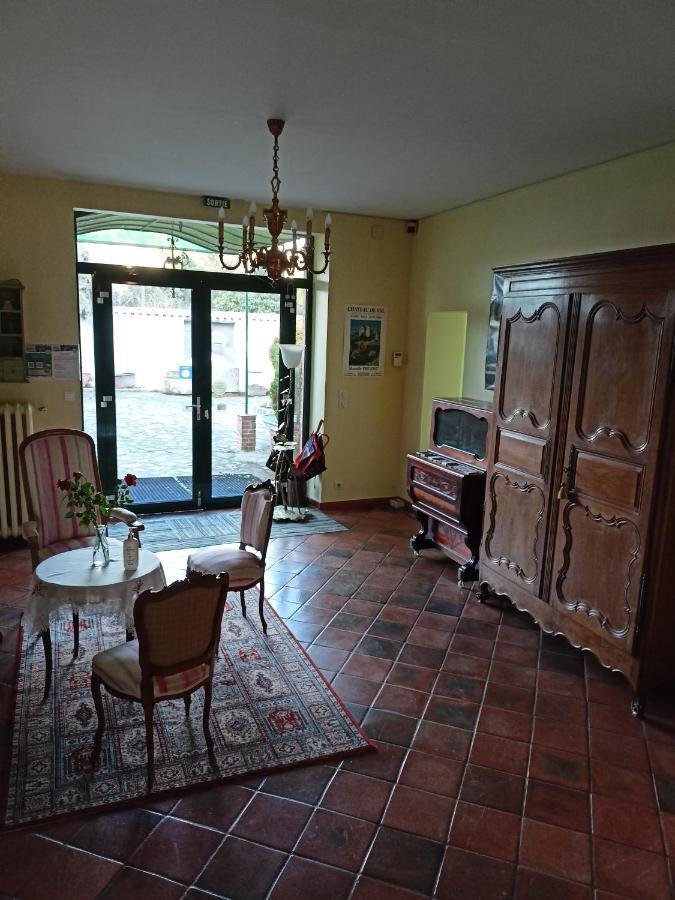Au Fond De La Cour Bed & Breakfast Veyre-Monton Exterior foto