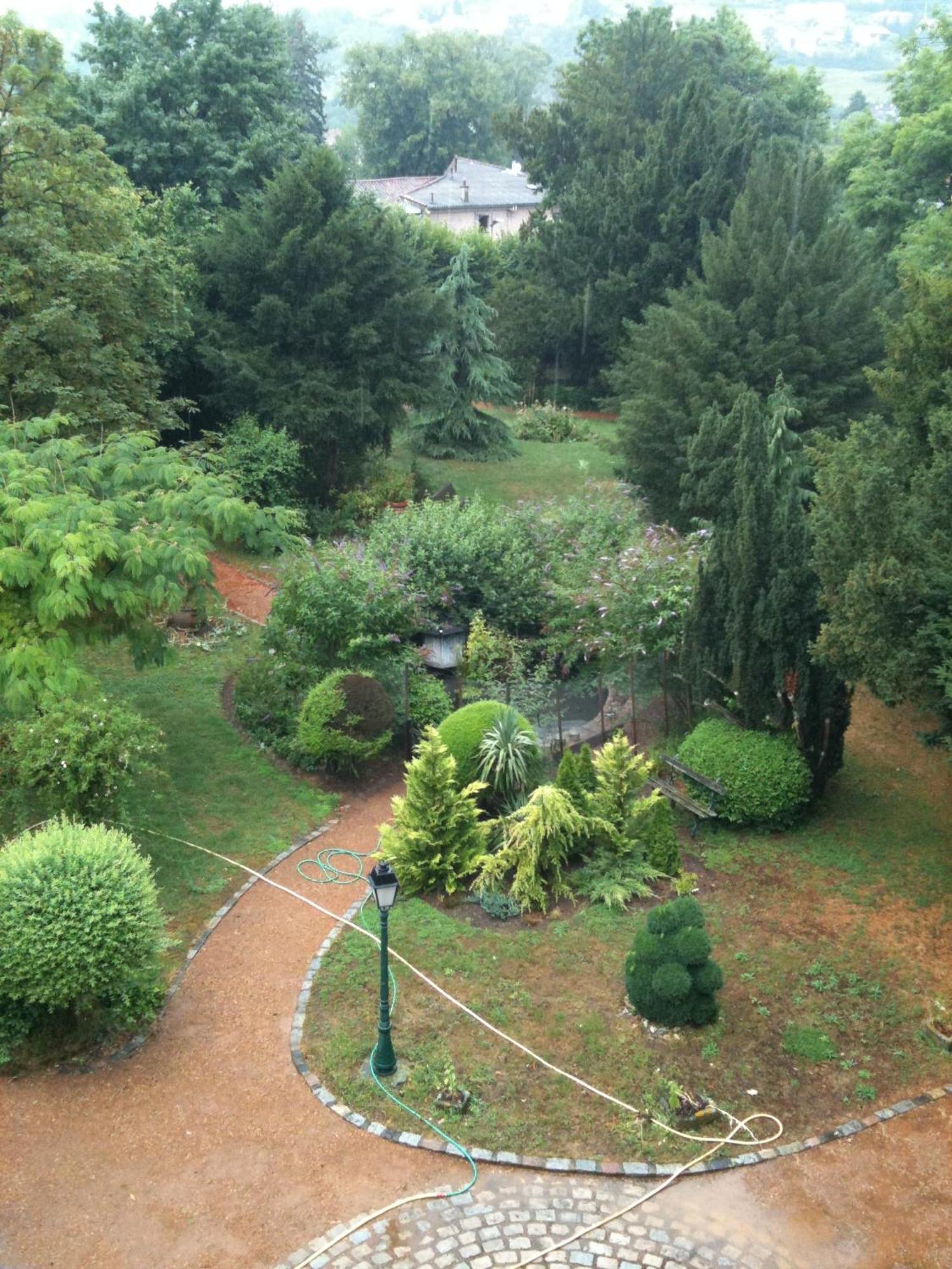Au Fond De La Cour Bed & Breakfast Veyre-Monton Exterior foto