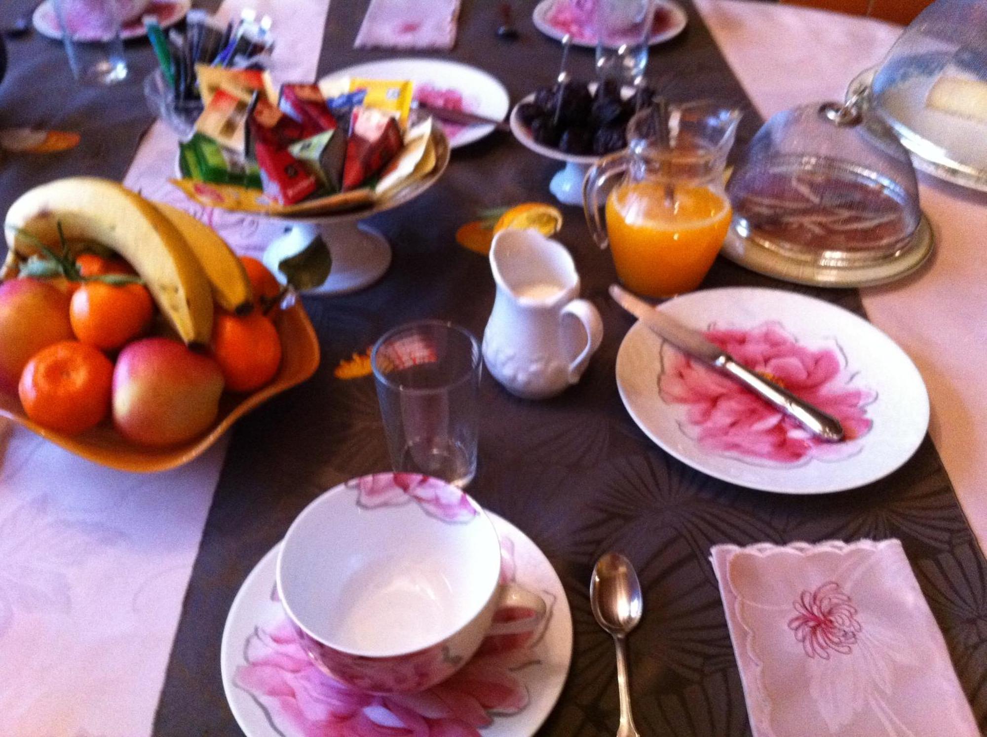 Au Fond De La Cour Bed & Breakfast Veyre-Monton Exterior foto