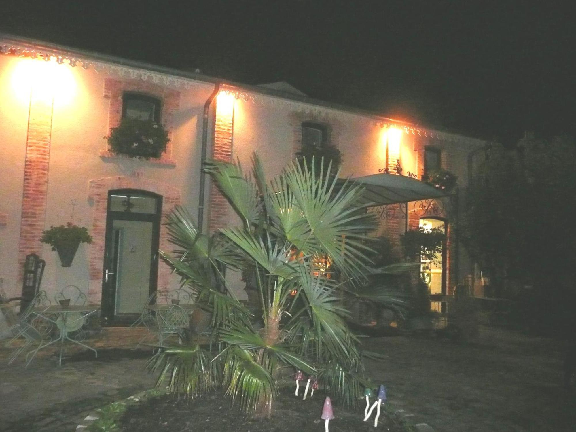 Au Fond De La Cour Bed & Breakfast Veyre-Monton Exterior foto