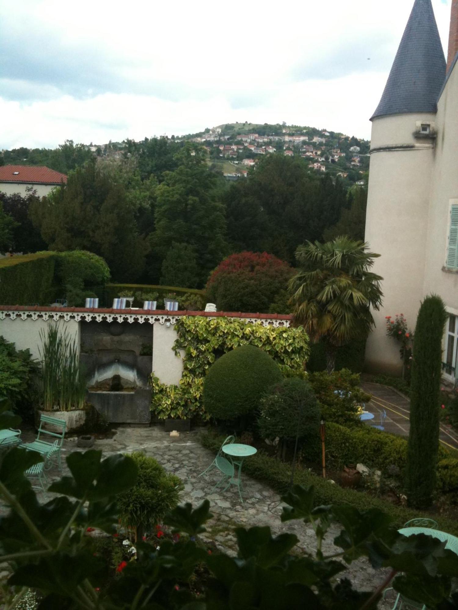 Au Fond De La Cour Bed & Breakfast Veyre-Monton Exterior foto