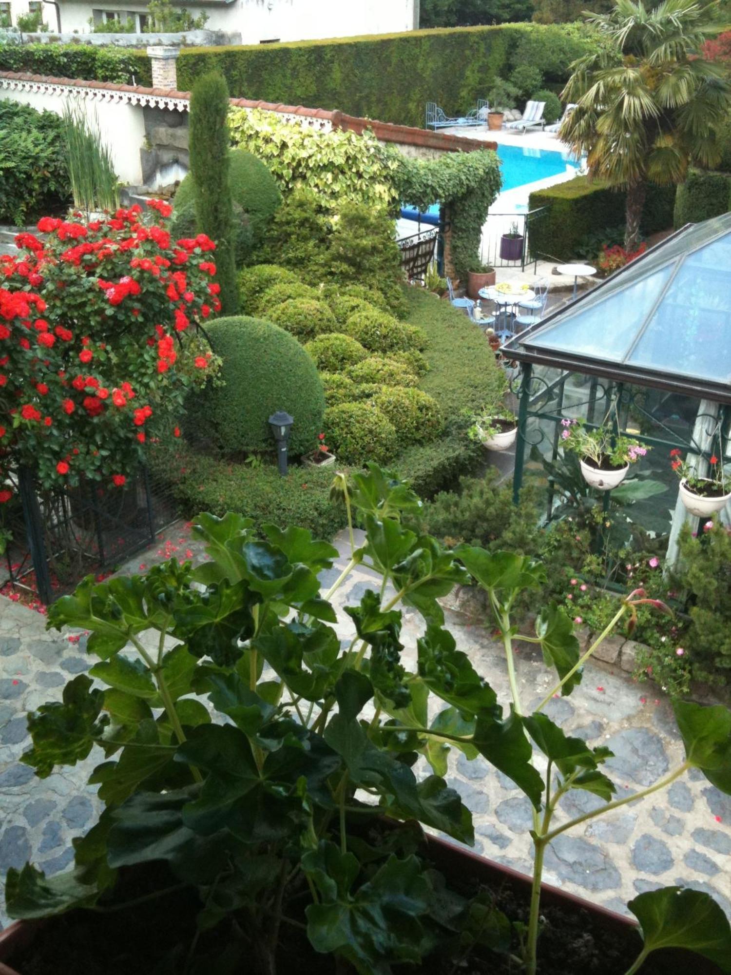 Au Fond De La Cour Bed & Breakfast Veyre-Monton Exterior foto