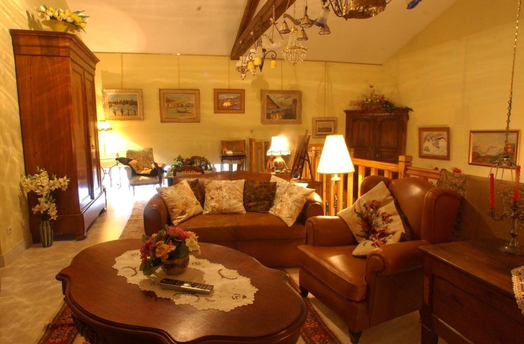 Au Fond De La Cour Bed & Breakfast Veyre-Monton Exterior foto