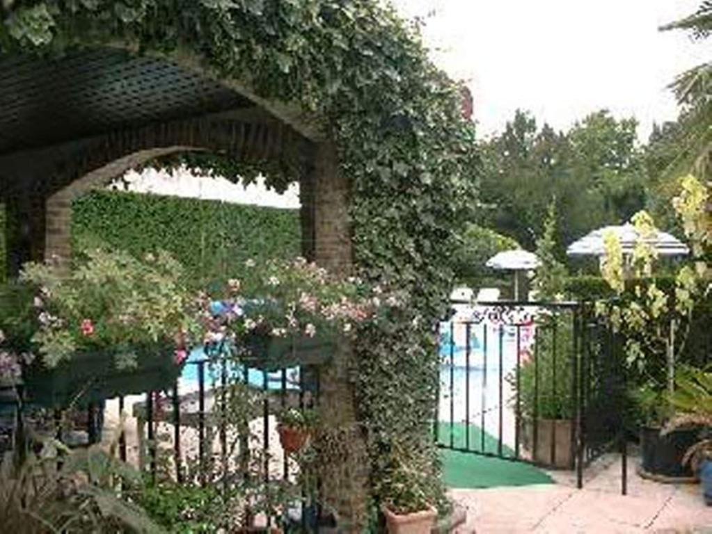 Au Fond De La Cour Bed & Breakfast Veyre-Monton Exterior foto
