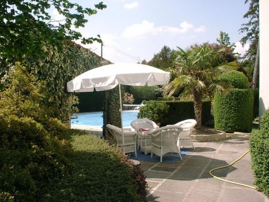 Au Fond De La Cour Bed & Breakfast Veyre-Monton Exterior foto