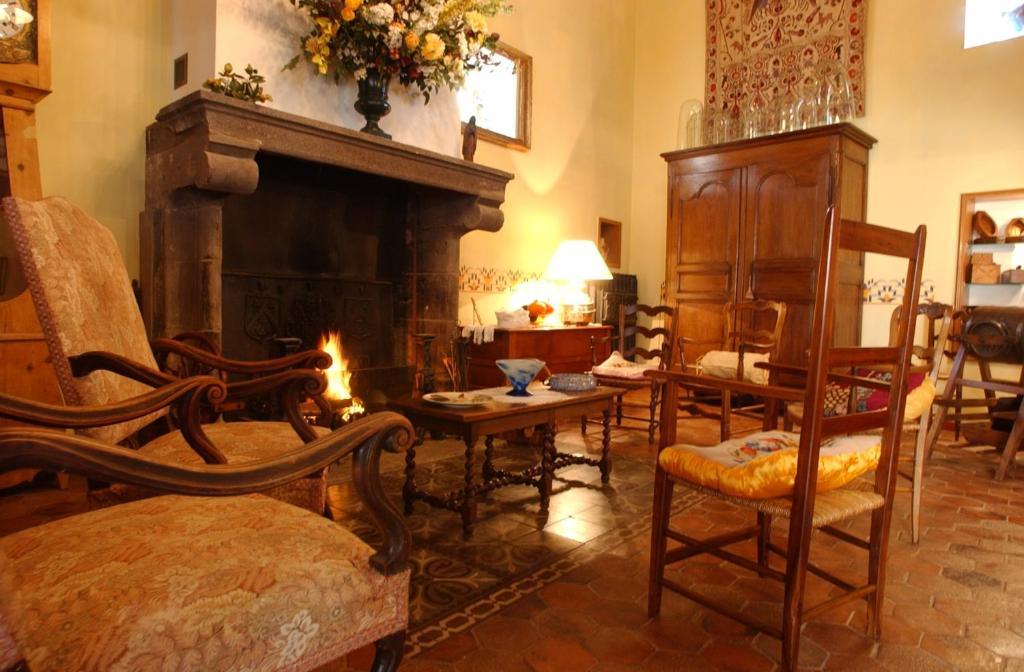 Au Fond De La Cour Bed & Breakfast Veyre-Monton Exterior foto