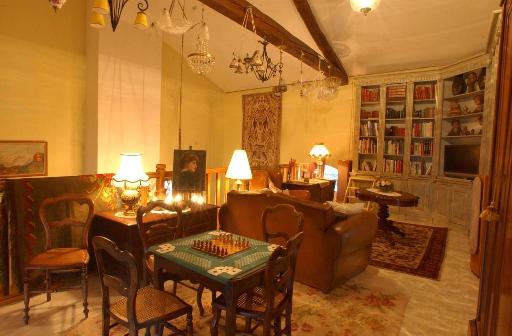 Au Fond De La Cour Bed & Breakfast Veyre-Monton Exterior foto