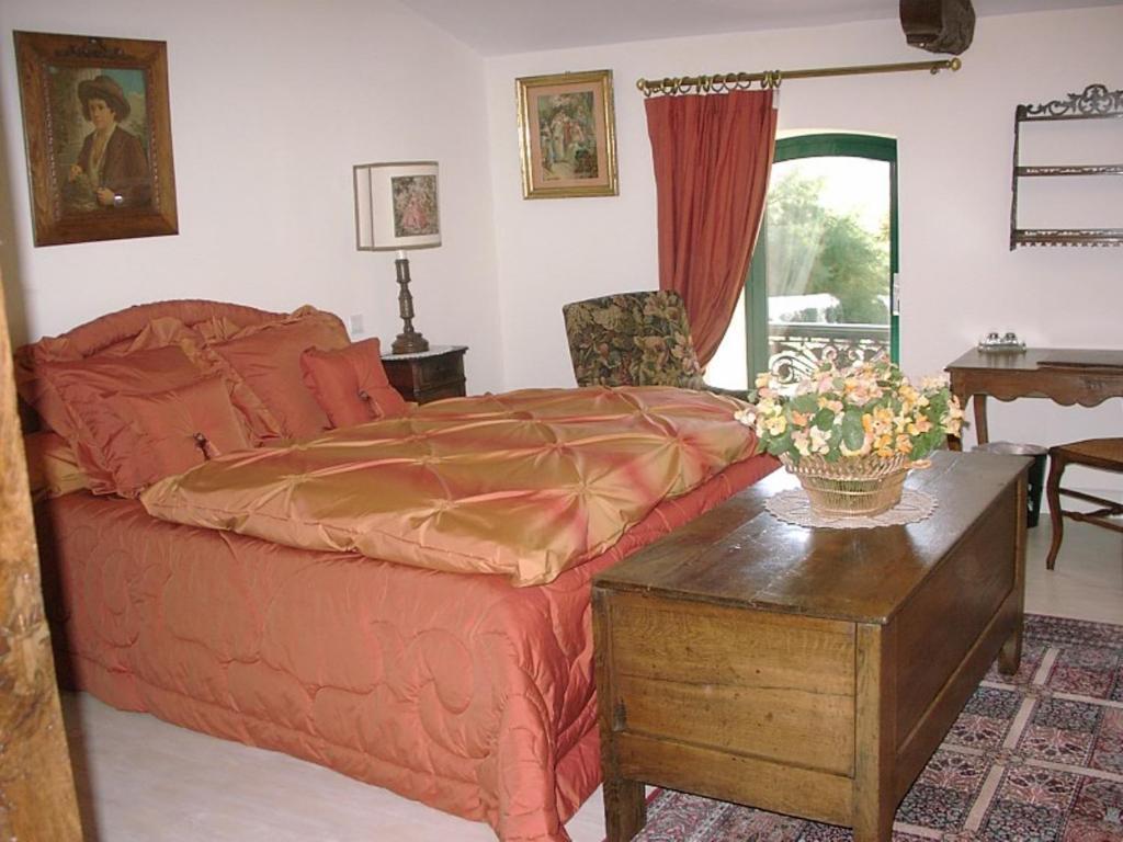 Au Fond De La Cour Bed & Breakfast Veyre-Monton Cameră foto