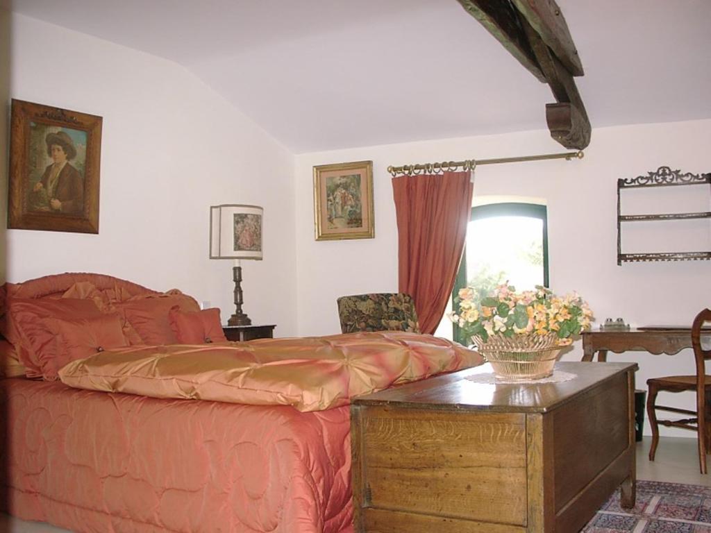 Au Fond De La Cour Bed & Breakfast Veyre-Monton Exterior foto