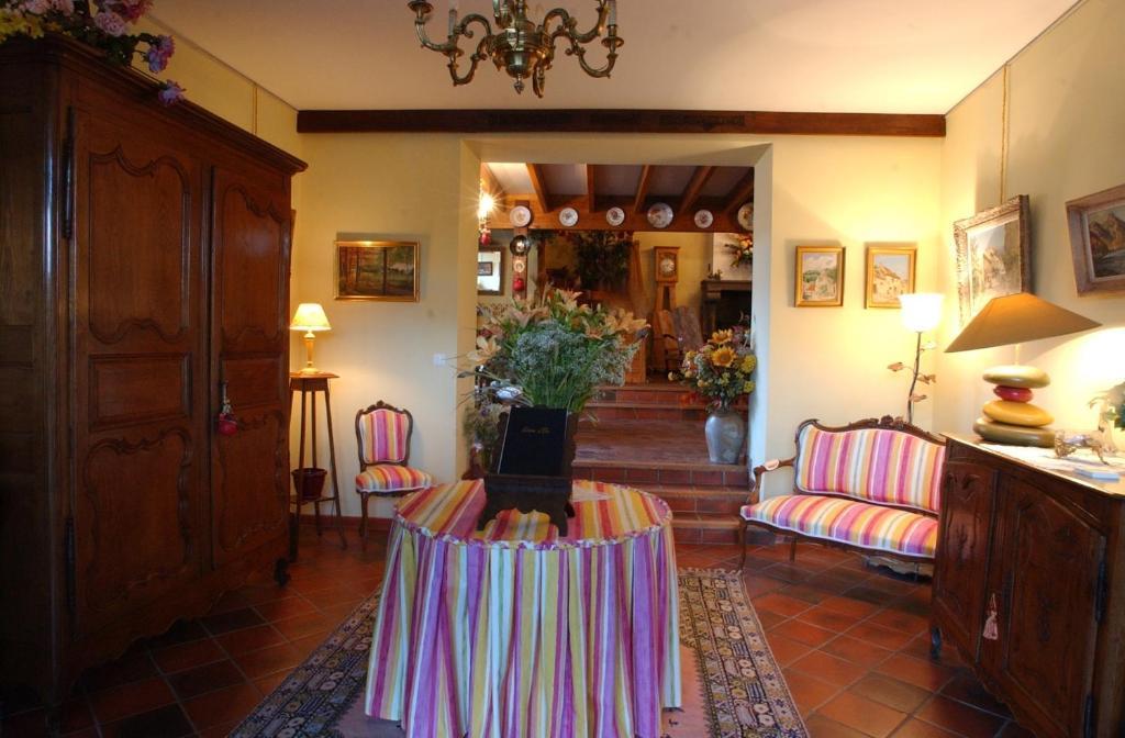 Au Fond De La Cour Bed & Breakfast Veyre-Monton Exterior foto
