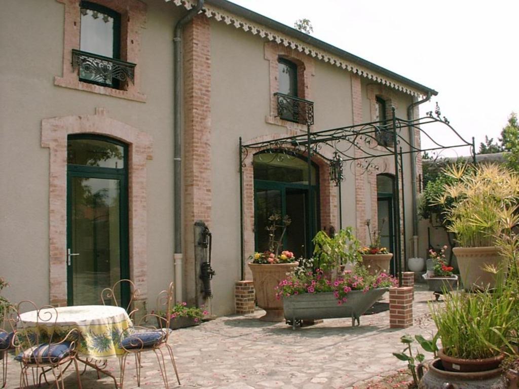 Au Fond De La Cour Bed & Breakfast Veyre-Monton Exterior foto