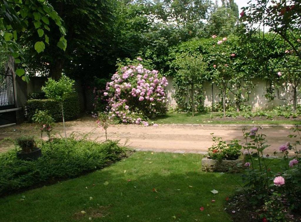 Au Fond De La Cour Bed & Breakfast Veyre-Monton Exterior foto