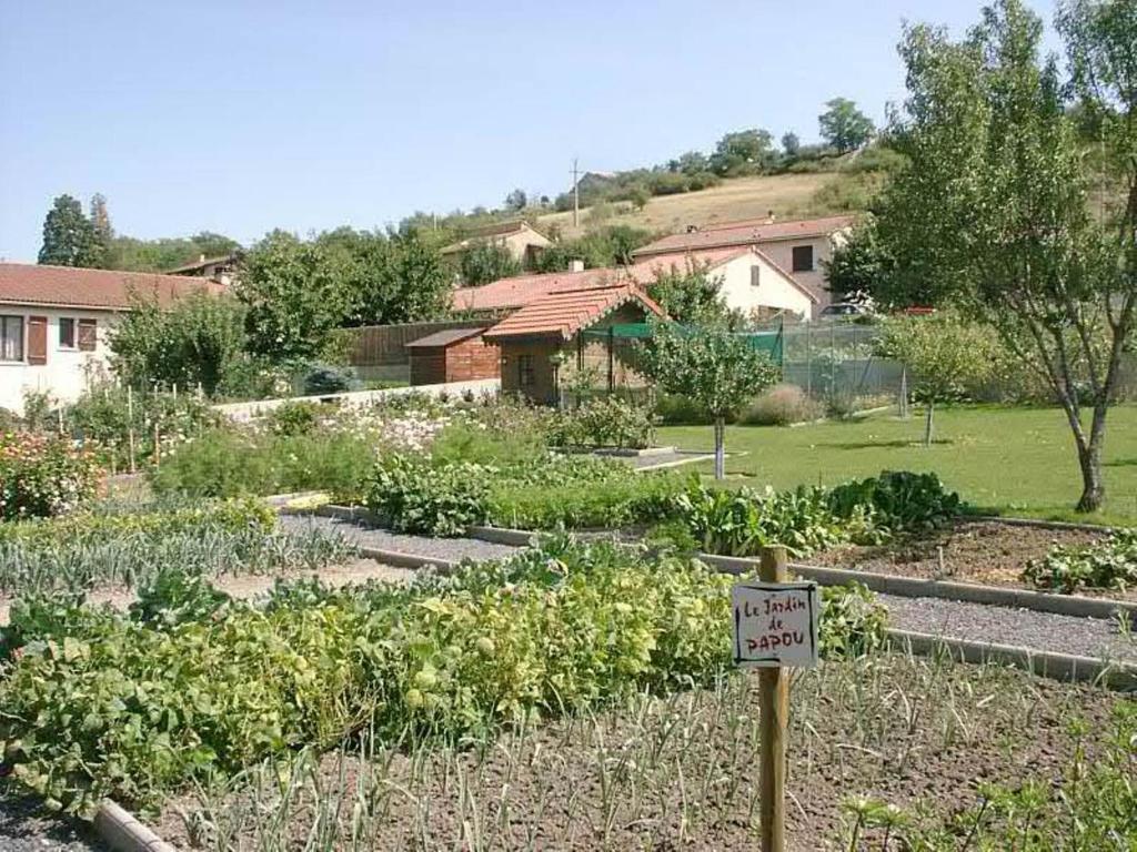 Au Fond De La Cour Bed & Breakfast Veyre-Monton Exterior foto